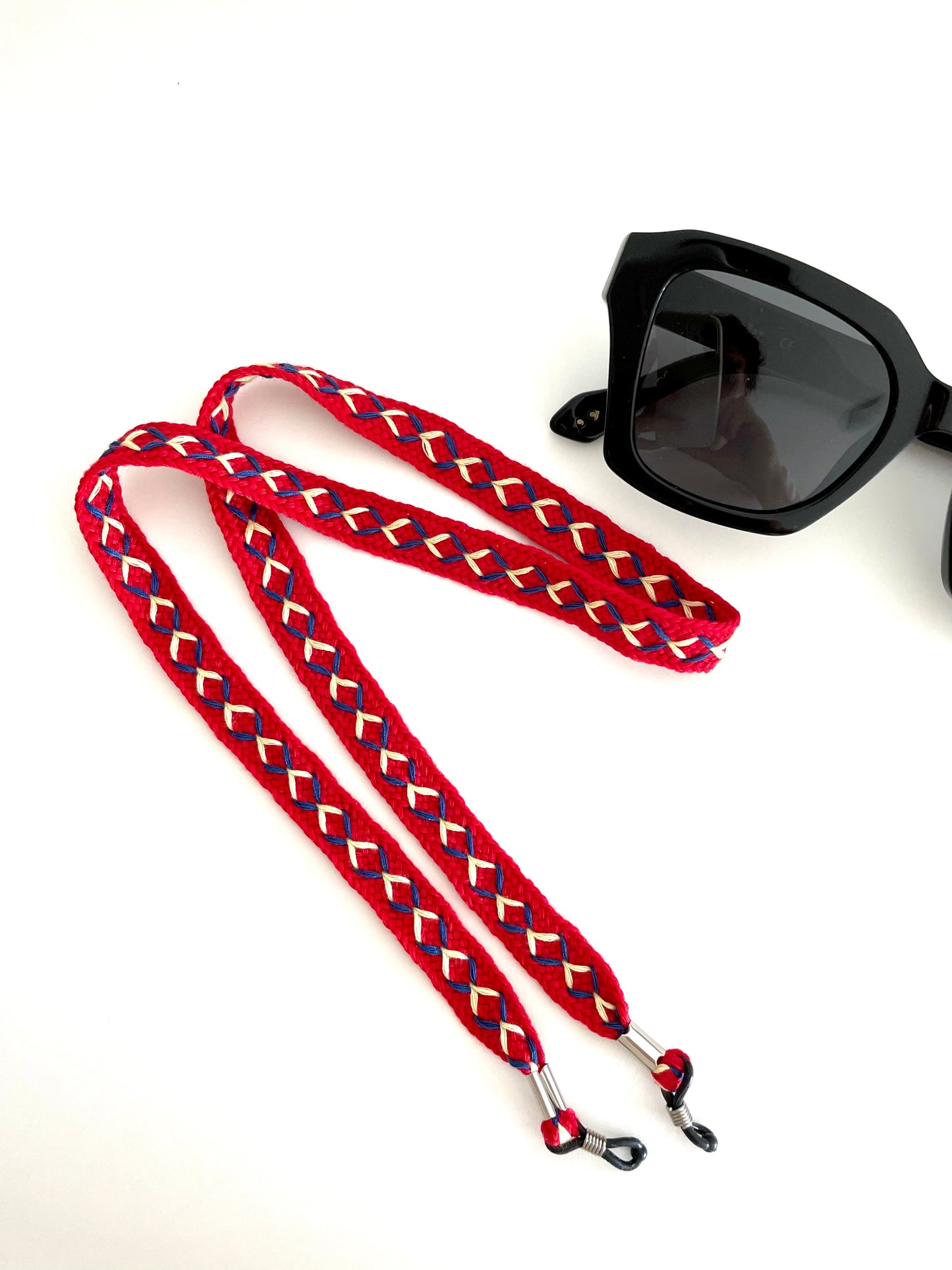 Cadena étnica rojo
